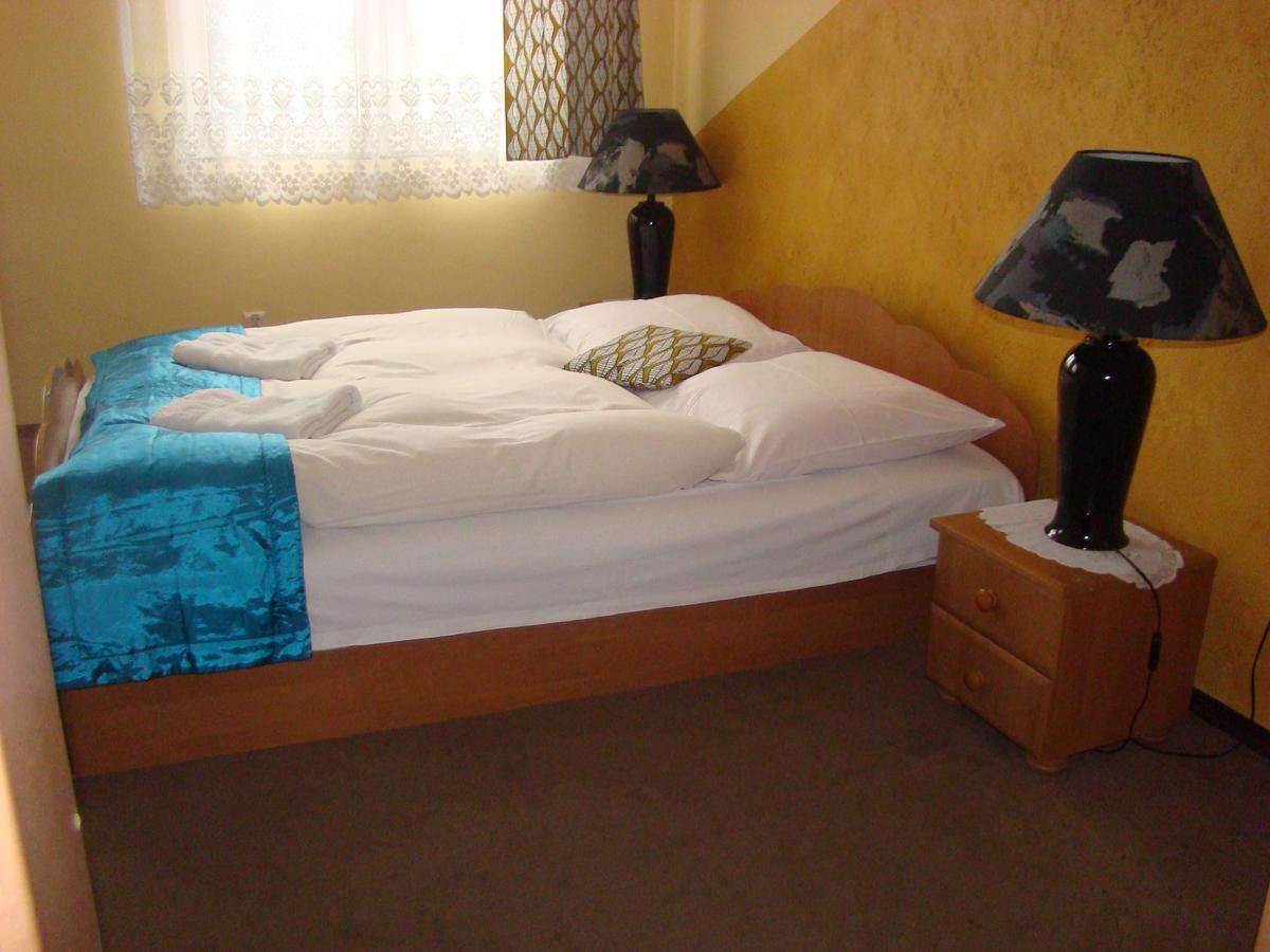 Hotel Pod Debem Chocianow Kültér fotó